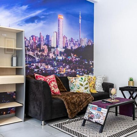 Stunning Maboneng Precinct Studio Apartment At 12 Decades Building Йоханесбург Екстериор снимка