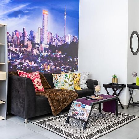 Stunning Maboneng Precinct Studio Apartment At 12 Decades Building Йоханесбург Екстериор снимка