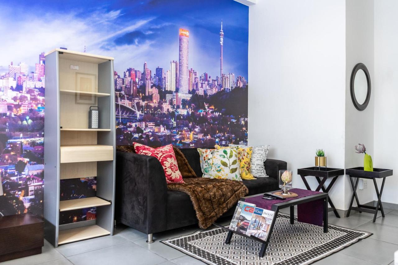 Stunning Maboneng Precinct Studio Apartment At 12 Decades Building Йоханесбург Екстериор снимка