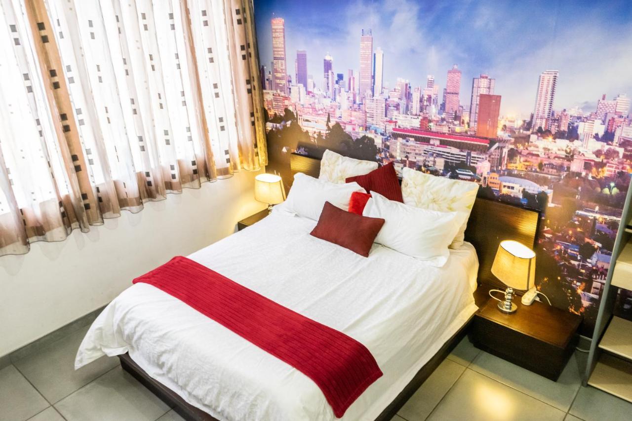 Stunning Maboneng Precinct Studio Apartment At 12 Decades Building Йоханесбург Екстериор снимка