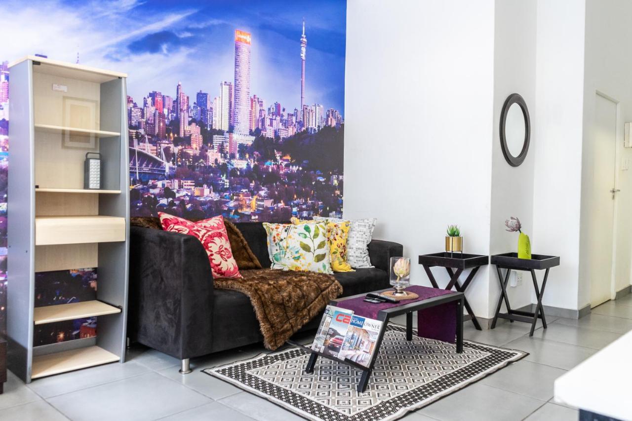 Stunning Maboneng Precinct Studio Apartment At 12 Decades Building Йоханесбург Екстериор снимка