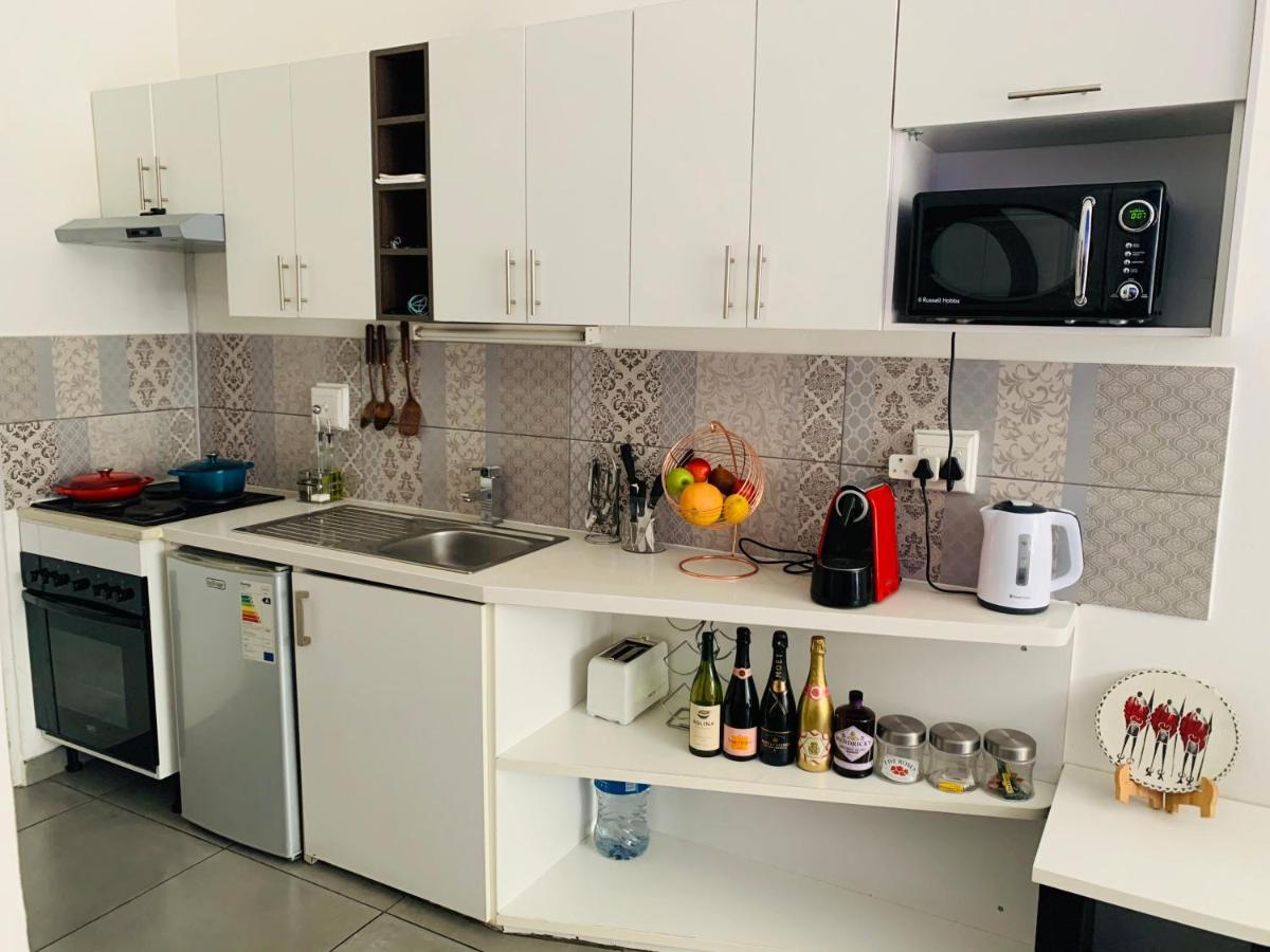 Stunning Maboneng Precinct Studio Apartment At 12 Decades Building Йоханесбург Екстериор снимка