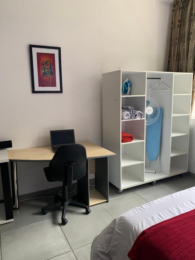 Stunning Maboneng Precinct Studio Apartment At 12 Decades Building Йоханесбург Екстериор снимка